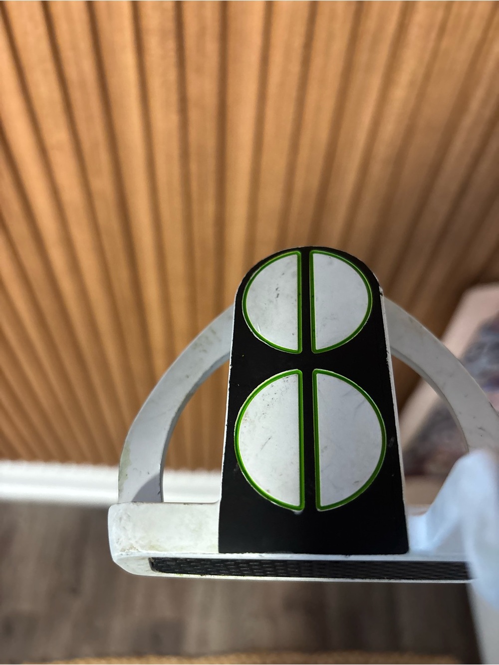 Green Golf Putter - Picture 4 of 6